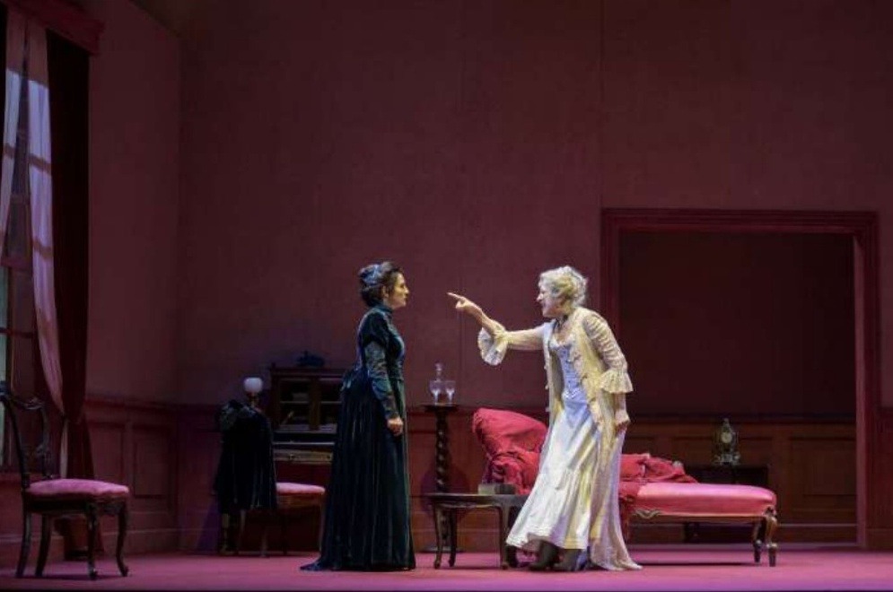 Boston Marriage, foto di scena